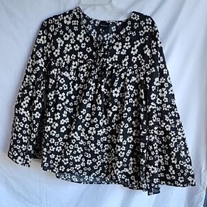 Who What Wear black and white floral cotton top size L